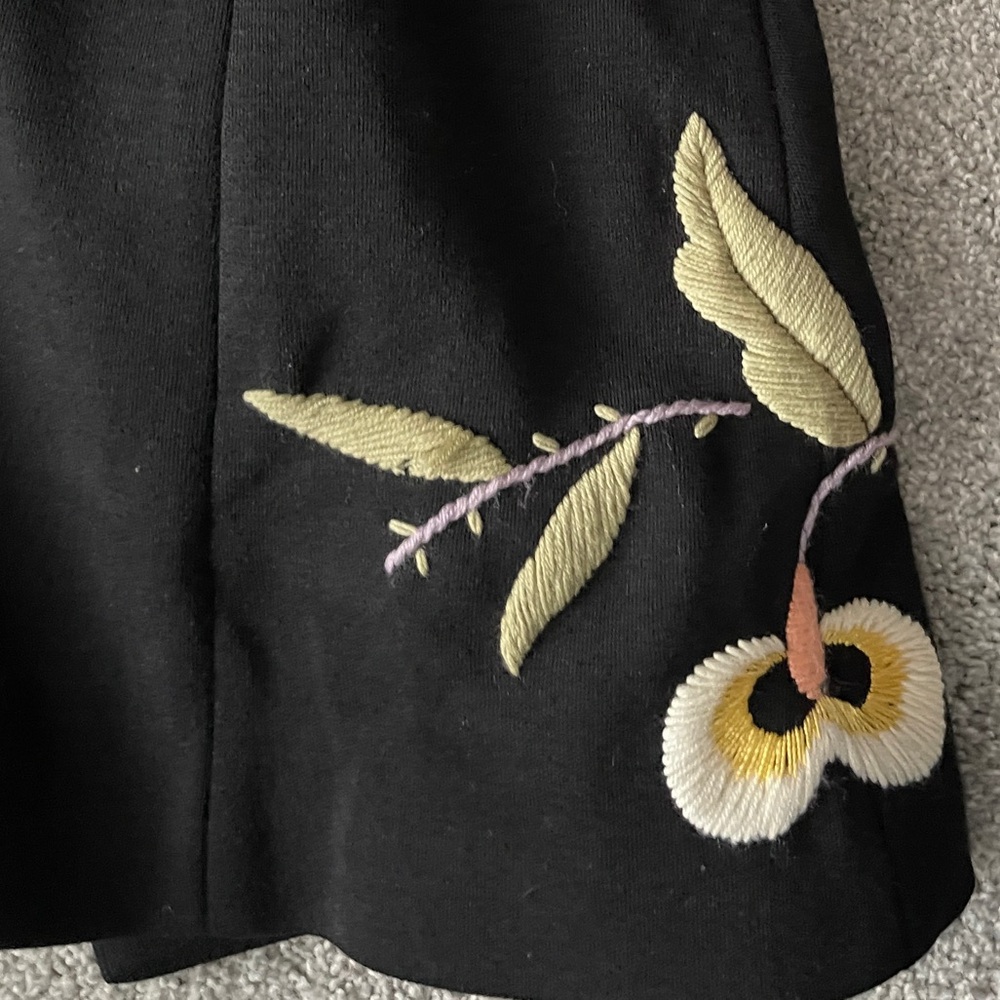 Long wool coat with embroidered accents in white and yellow by Kay Unger - Picture 4 of 10